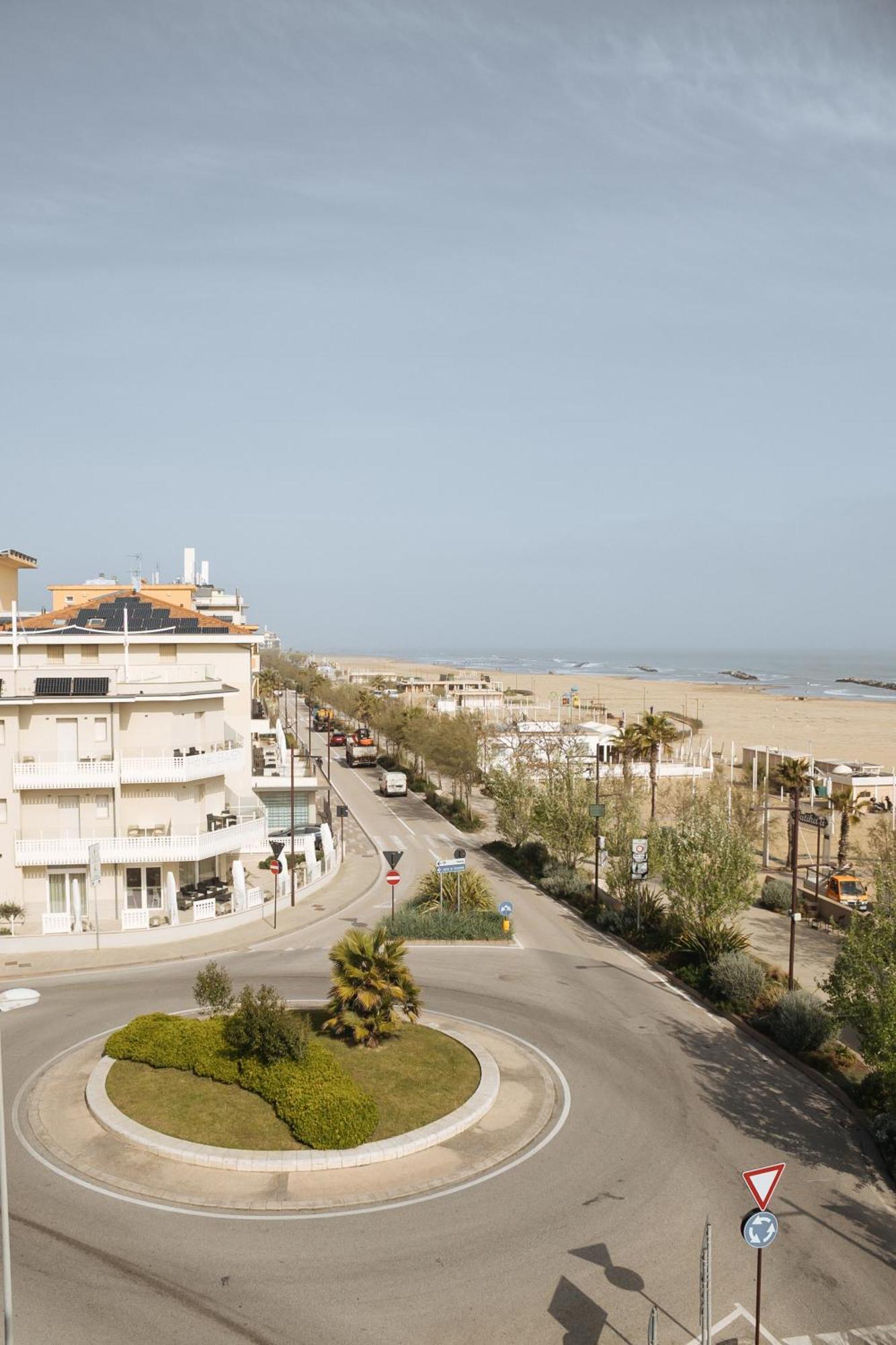 Gabbiano Apartments Rimini Bagian luar foto