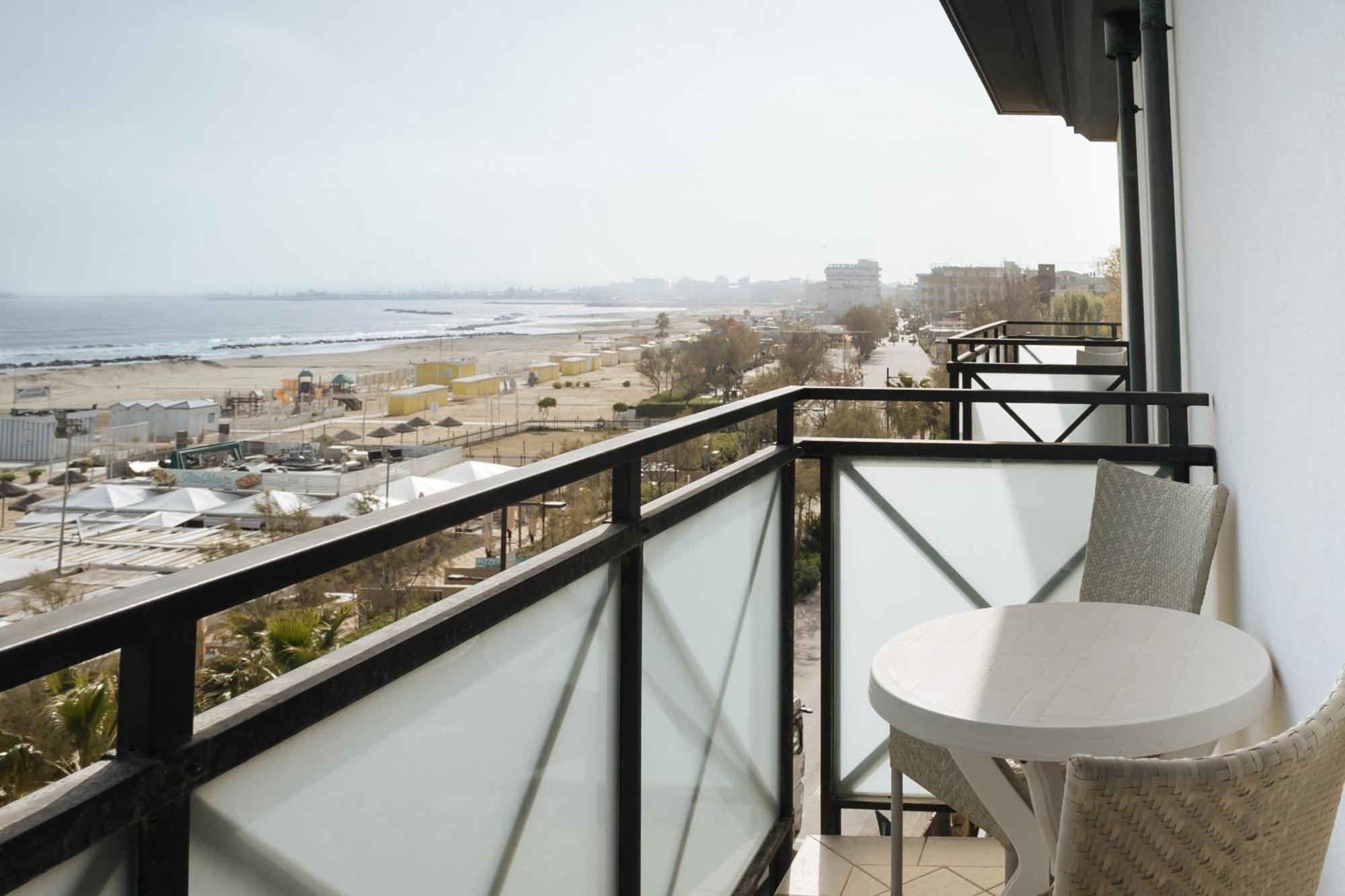 Gabbiano Apartments Rimini Bagian luar foto