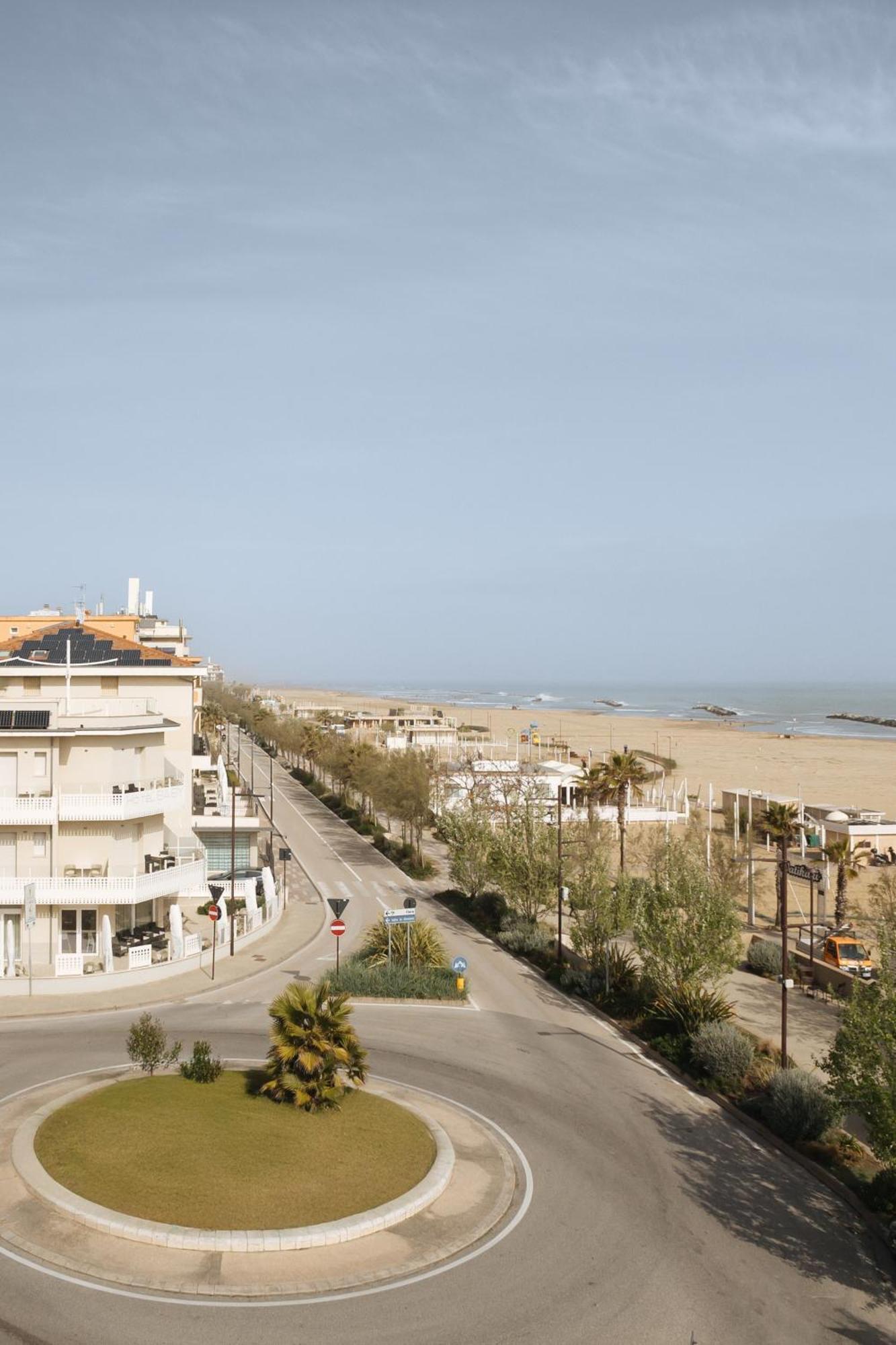 Gabbiano Apartments Rimini Bagian luar foto