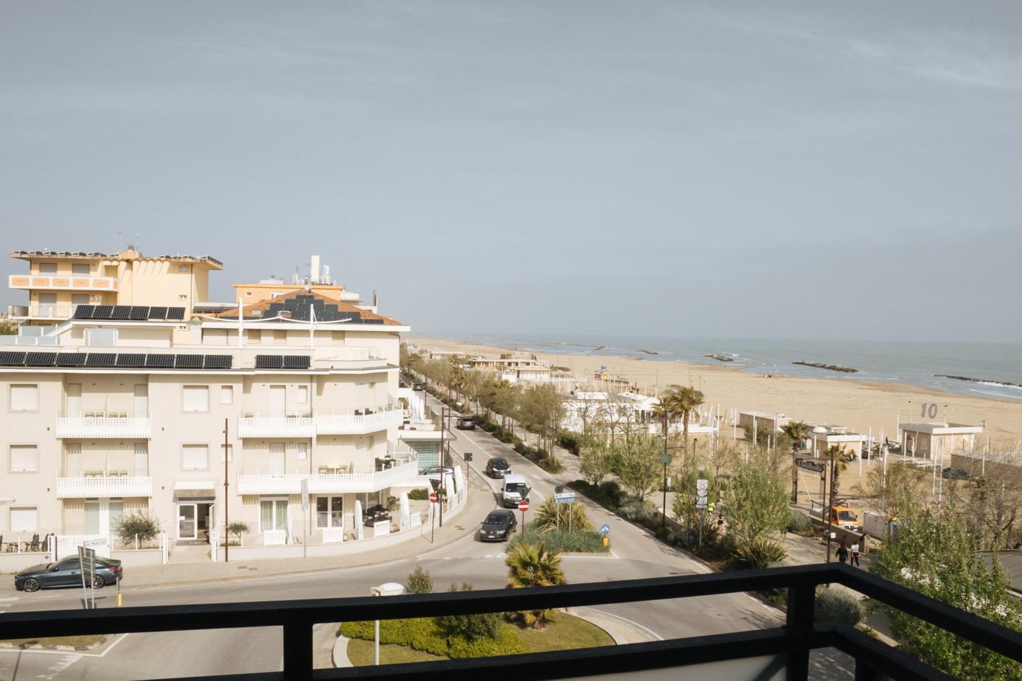 Gabbiano Apartments Rimini Bagian luar foto