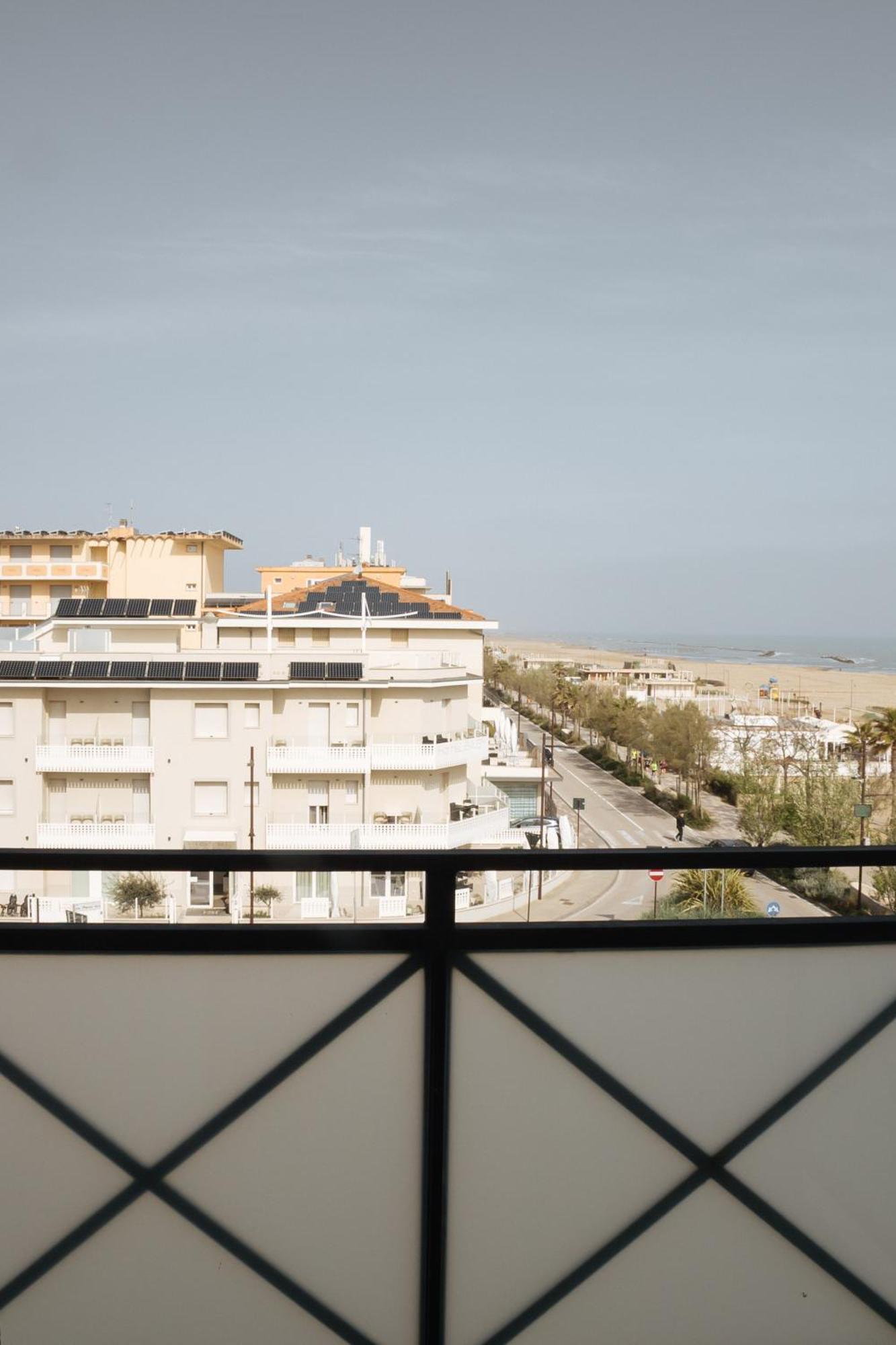 Gabbiano Apartments Rimini Bagian luar foto