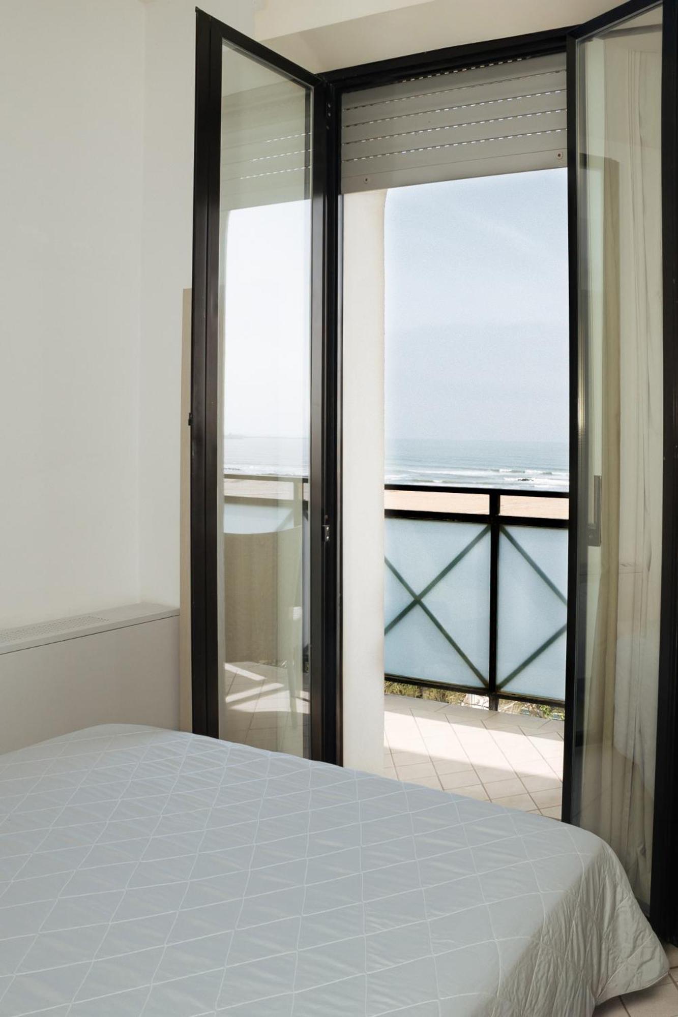 Gabbiano Apartments Rimini Bagian luar foto