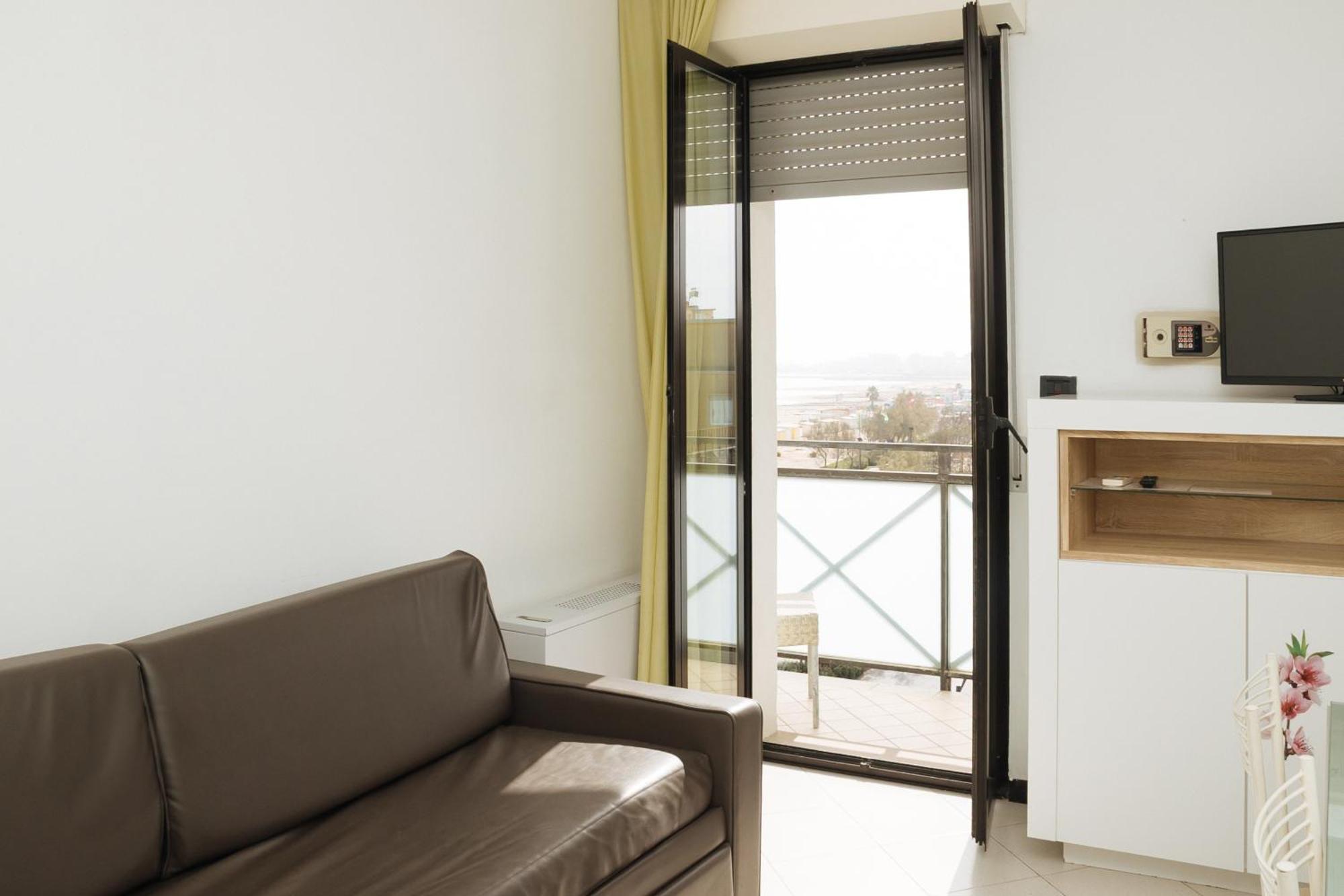 Gabbiano Apartments Rimini Bagian luar foto